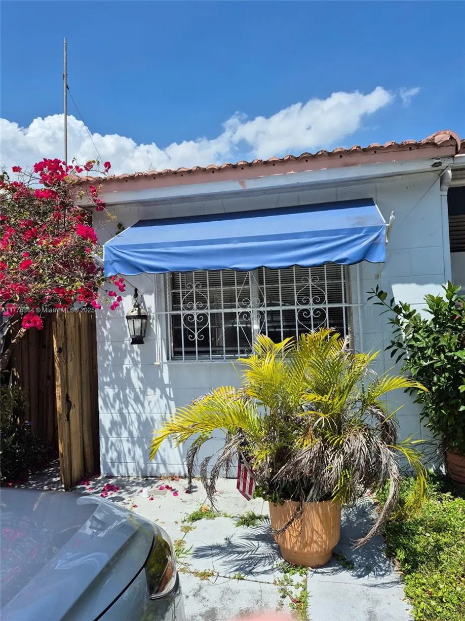 South Florida Real Estate | View 2225 SW 21st Ter, 1 | 1 Bed, 1 Bath