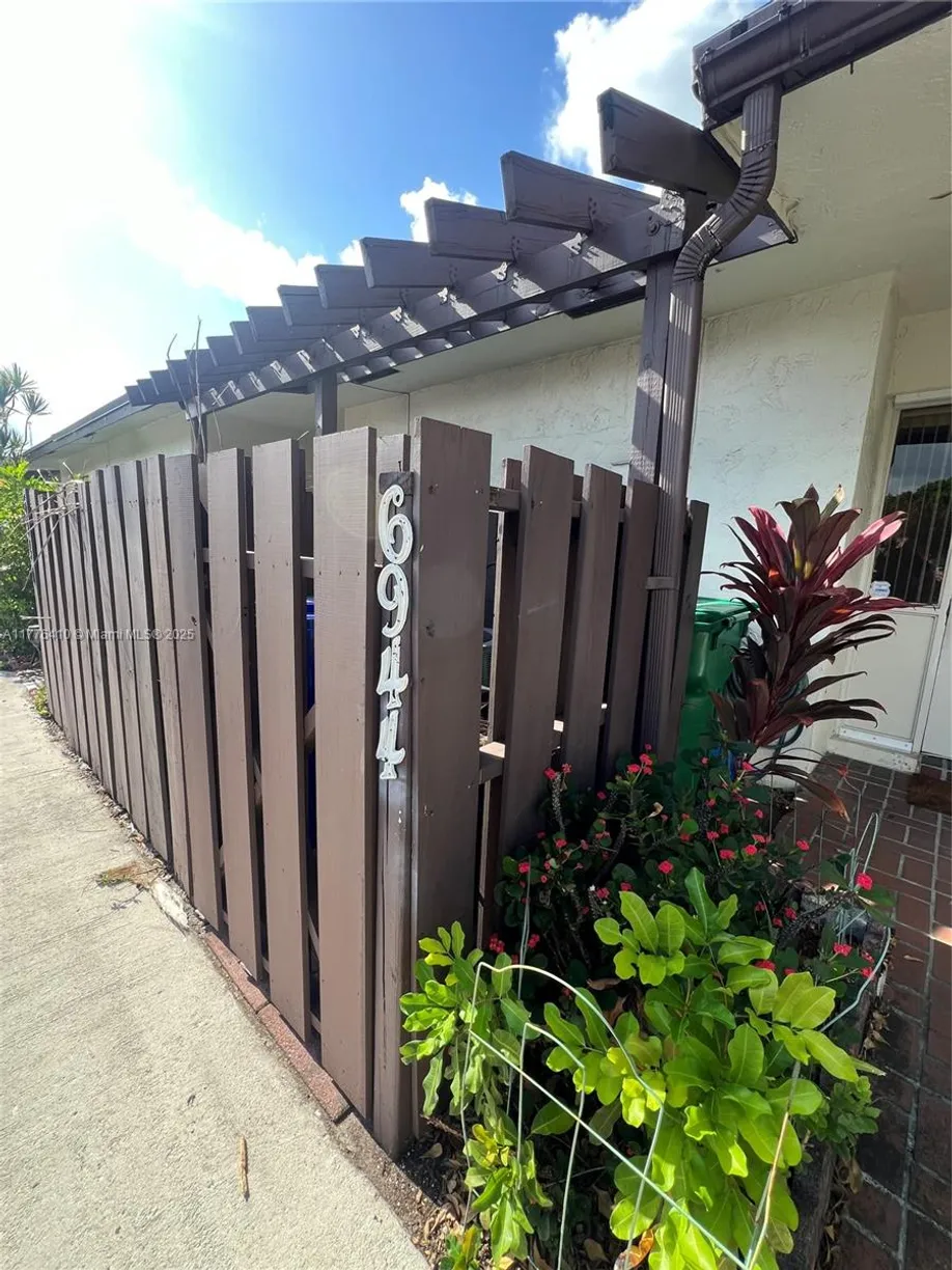 South Florida Real Estate | View  | 2 Beds, 2 Baths