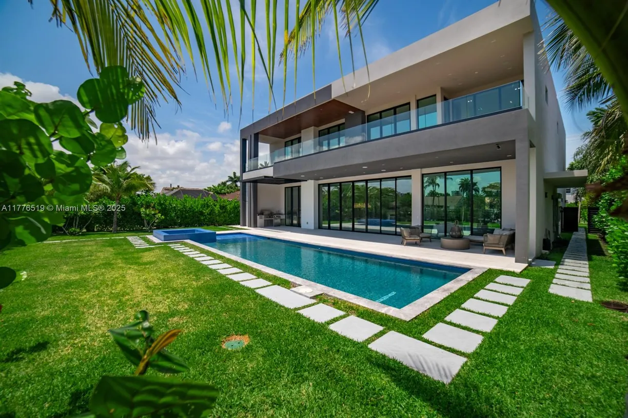 South Florida Real Estate | View 493 Holiday Dr | Listing