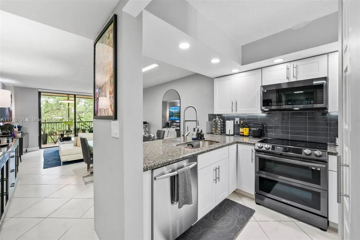 South Florida Real Estate | View 6800 Cypress Rd, 513 | 2 Beds, 2 Baths