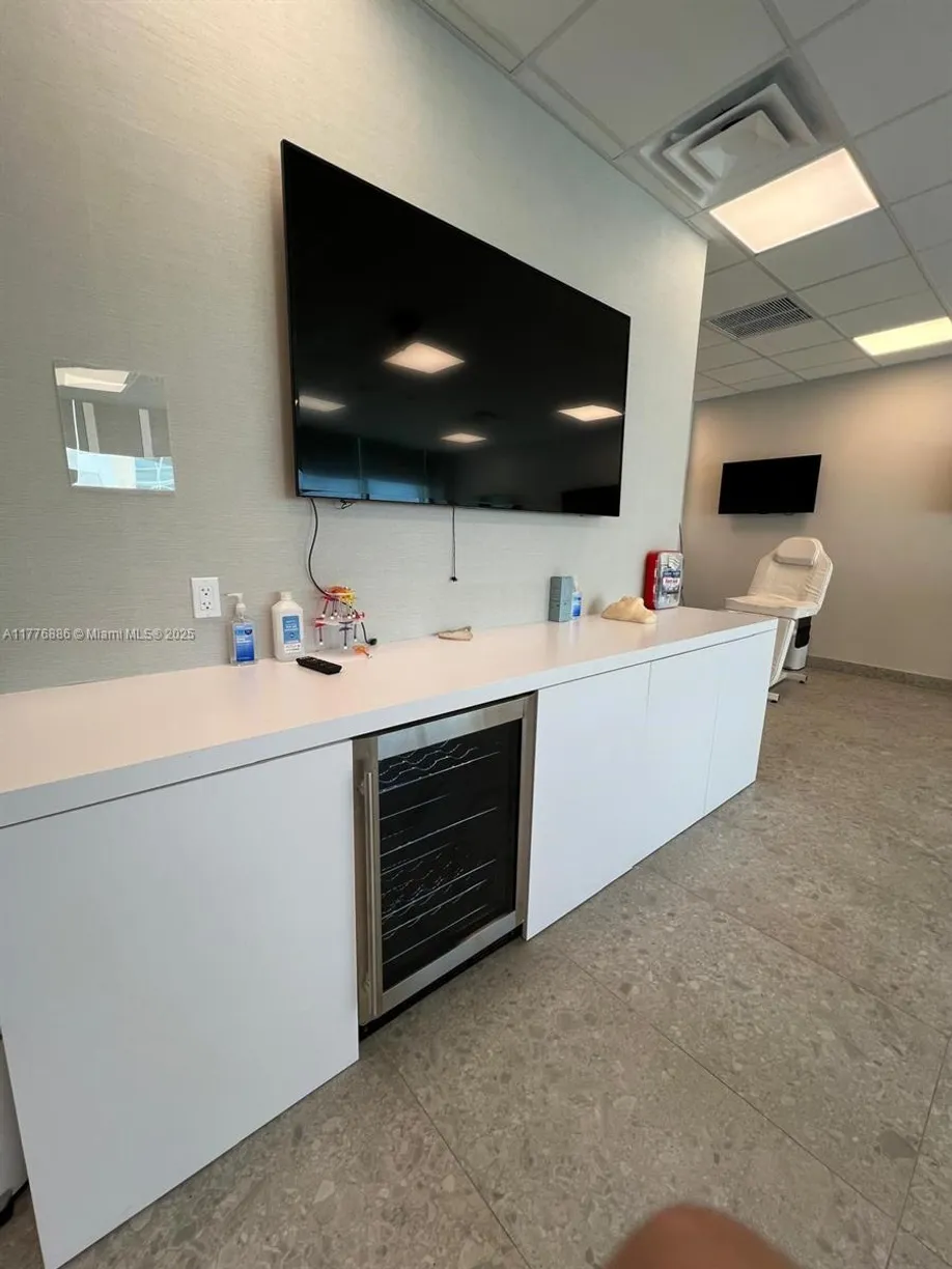 South Florida Real Estate | View 2820 NE 214th St, 1001 | Listing