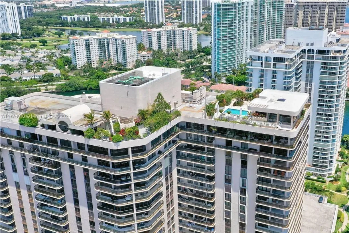 South Florida Real Estate | View 19667 Turnberry Way, 3F | Listing