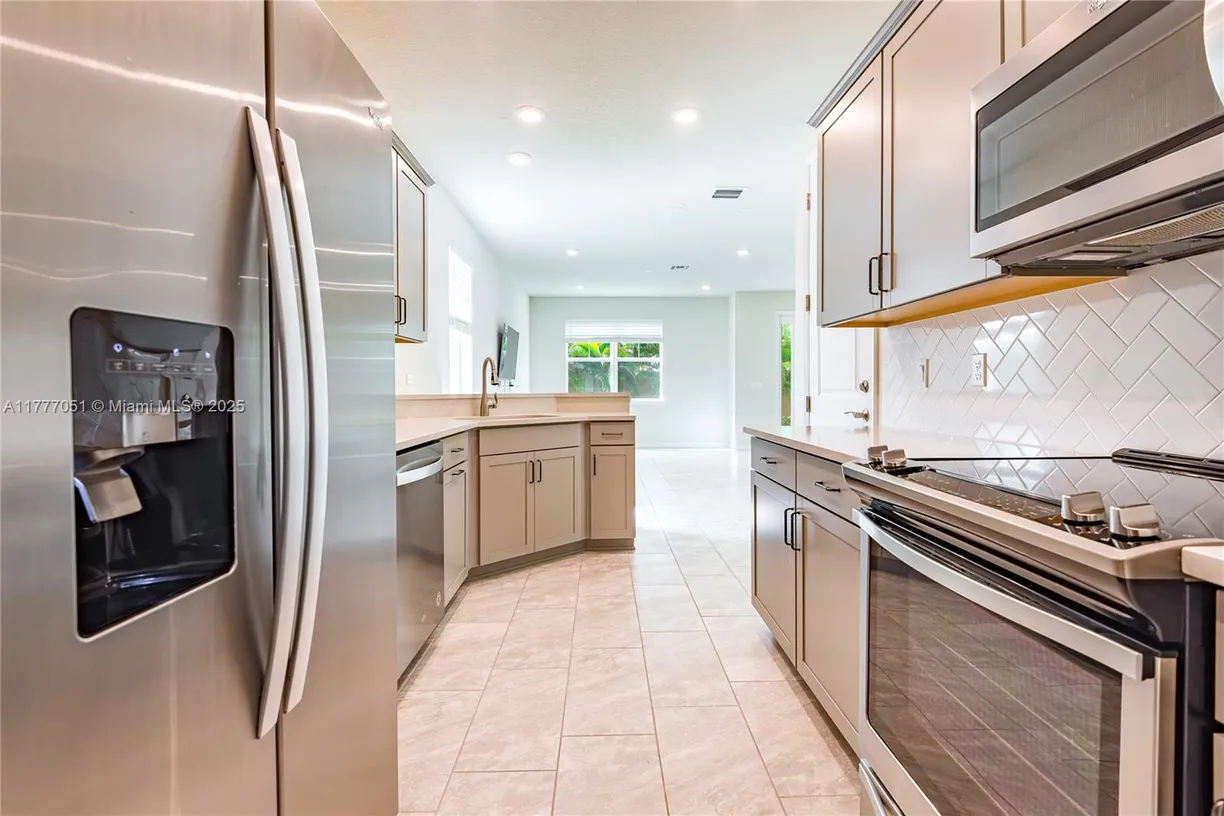 South Florida Real Estate | View 4144 Greenway Dr | Listing
