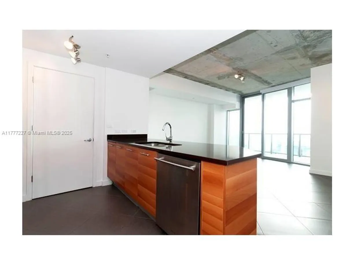 South Florida Real Estate | View 3301 NE 1st Ave, H2406 | 1 Bed, 1 Bath