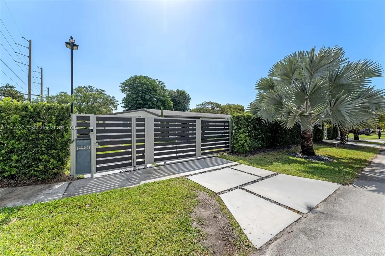 South Florida Real Estate | View 14401 SW 79th Ave | 5 Beds, 5 Baths