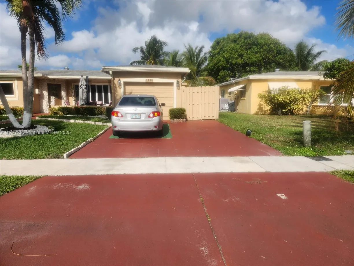 South Florida Real Estate | View 4001 NW 46th Way, 1 | 1 Bed, 1 Bath