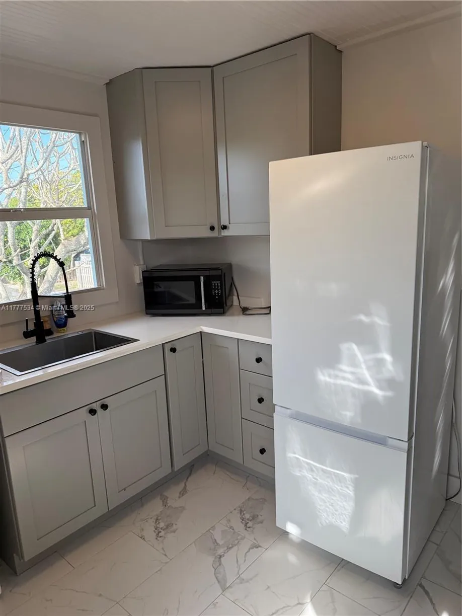 South Florida Real Estate | View 516 N J St, 2 | Listing
