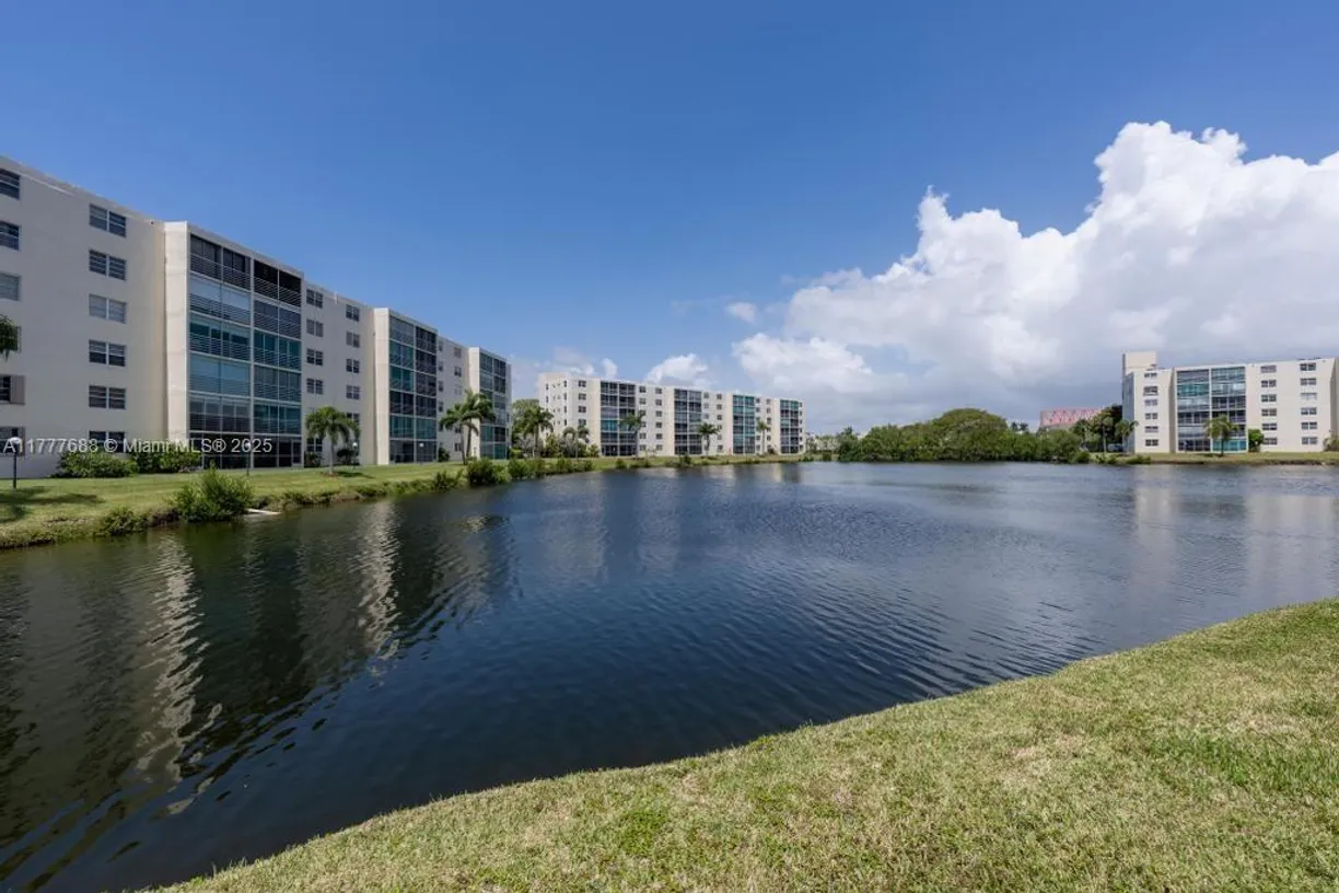 South Florida Real Estate | View  | 2 Beds, 2 Baths