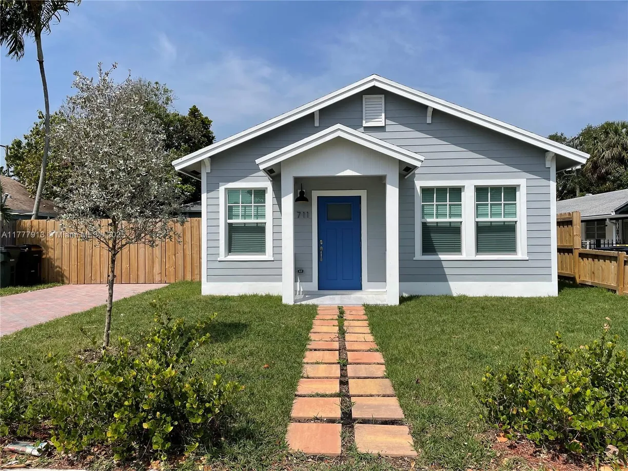 South Florida Real Estate | View 711 N L St, 1 | 3 Beds, 2 Baths