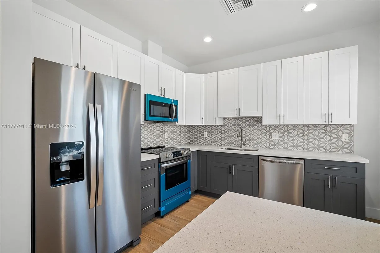 South Florida Real Estate | View 711 N L St, 1 | Listing