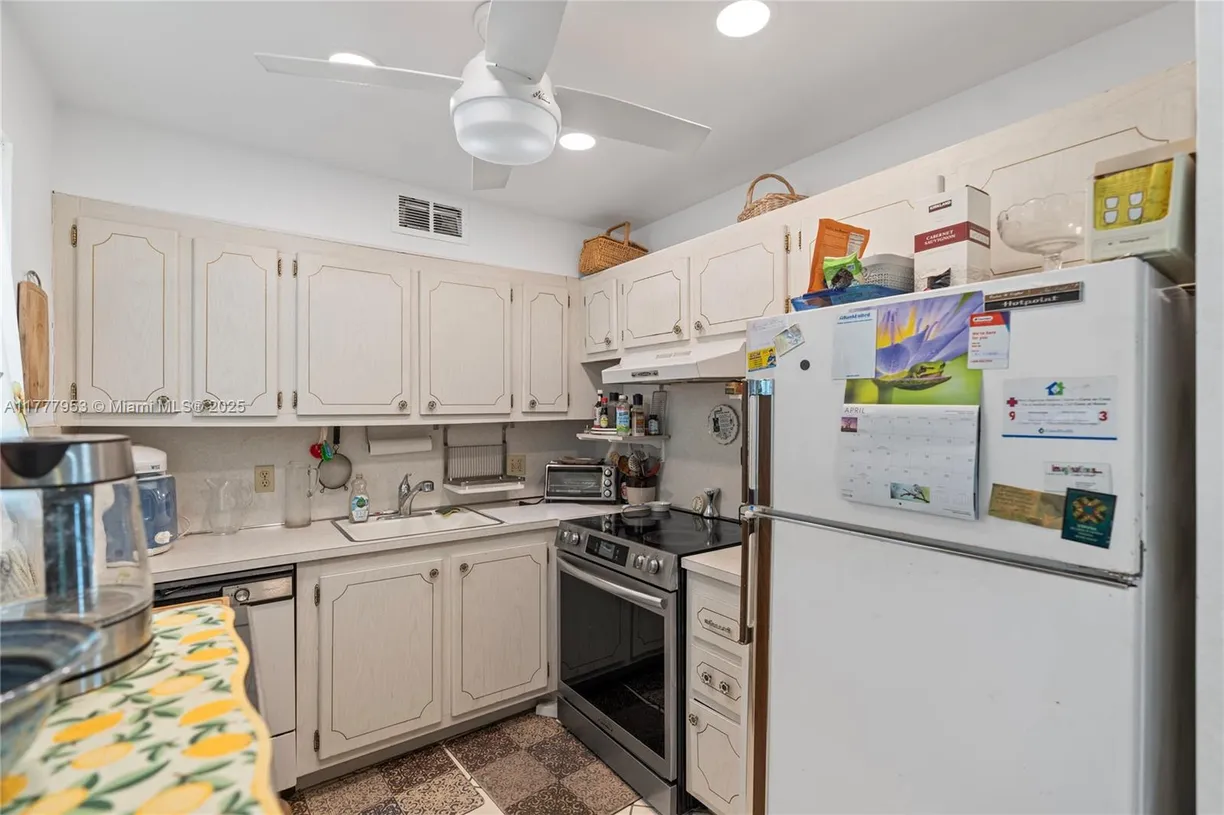South Florida Real Estate | View 4 Markham A, 4 | Listing