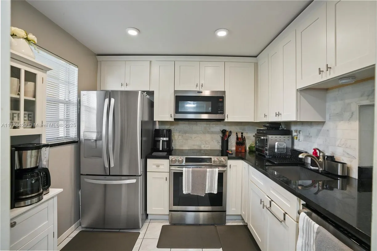 South Florida Real Estate | View 471 N Pine Island Rd, D405 | 2 Beds, 2 Baths