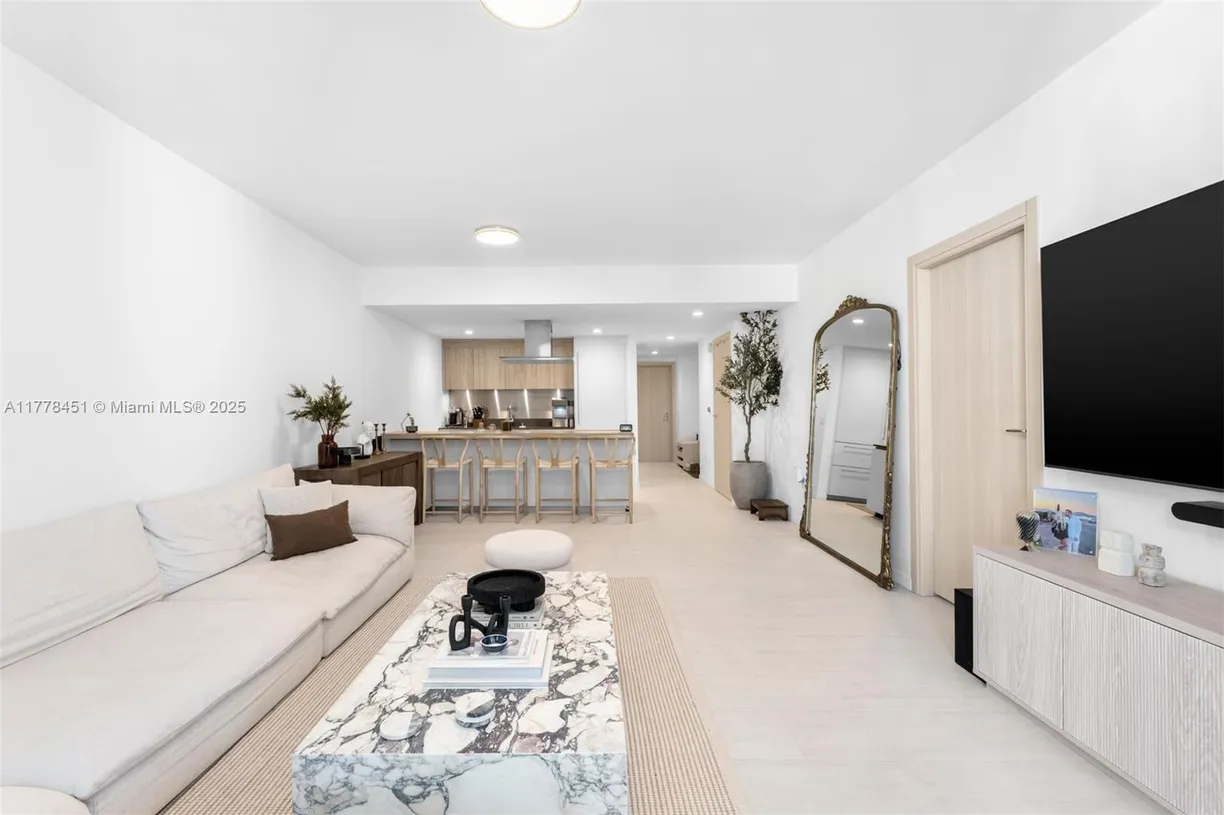 South Florida Real Estate | View 1000 Brickell Plaza, 3605 | 1 Bed, 2 Baths