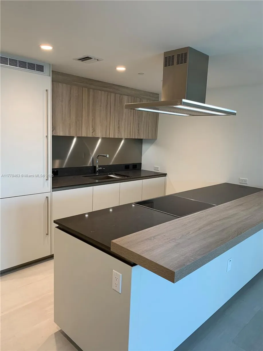 South Florida Real Estate | View 1000 Brickell Plz, 1910 | Listing