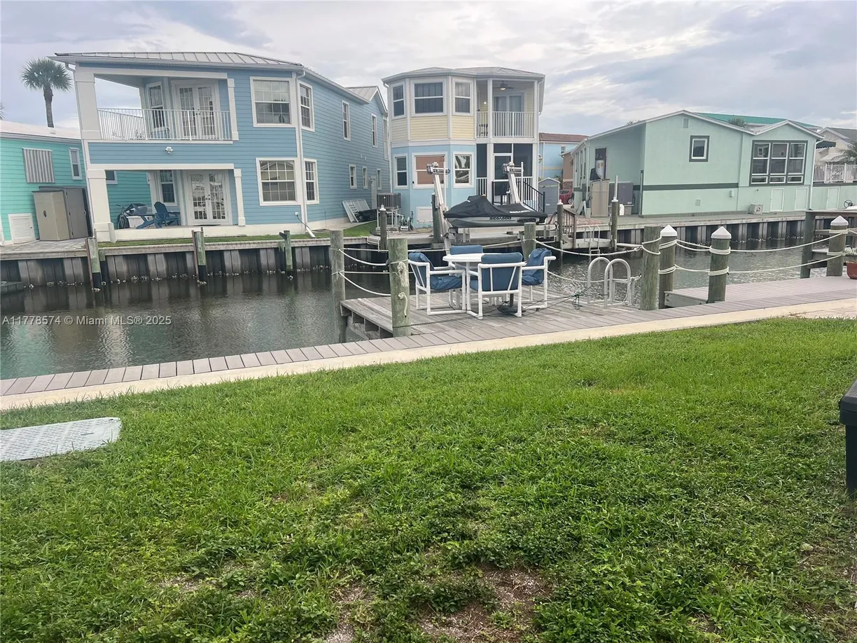 South Florida Real Estate | View 2064 Nettles Blvd | 1 Bed, 1 Bath