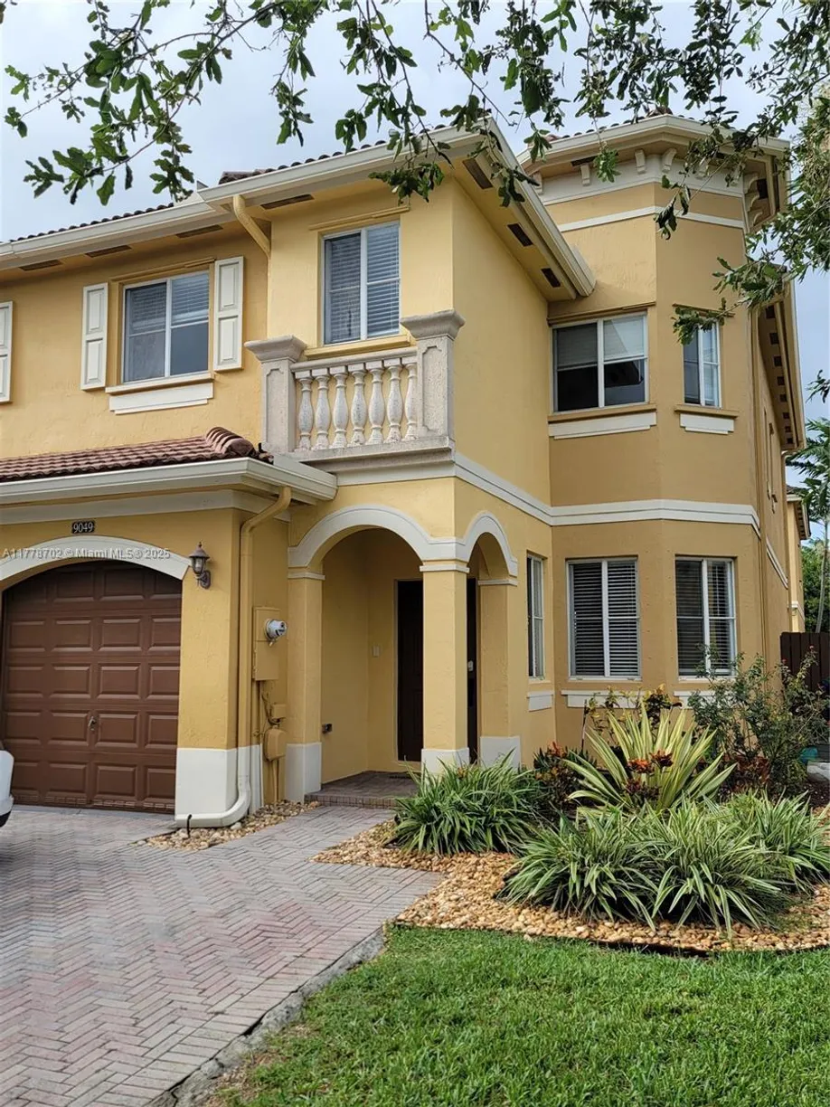South Florida Real Estate | View  | 4 Beds, 2 Baths