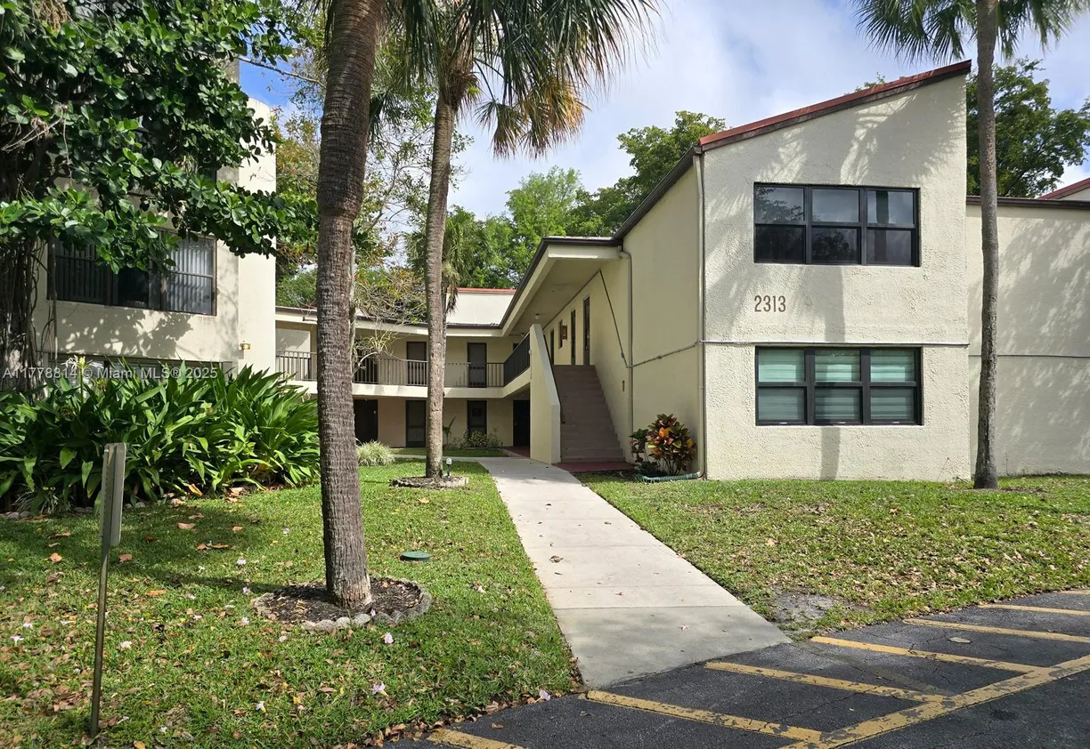 South Florida Real Estate | View 2313 S Cypress Bend Dr, 123A | 2 Beds, 2 Baths