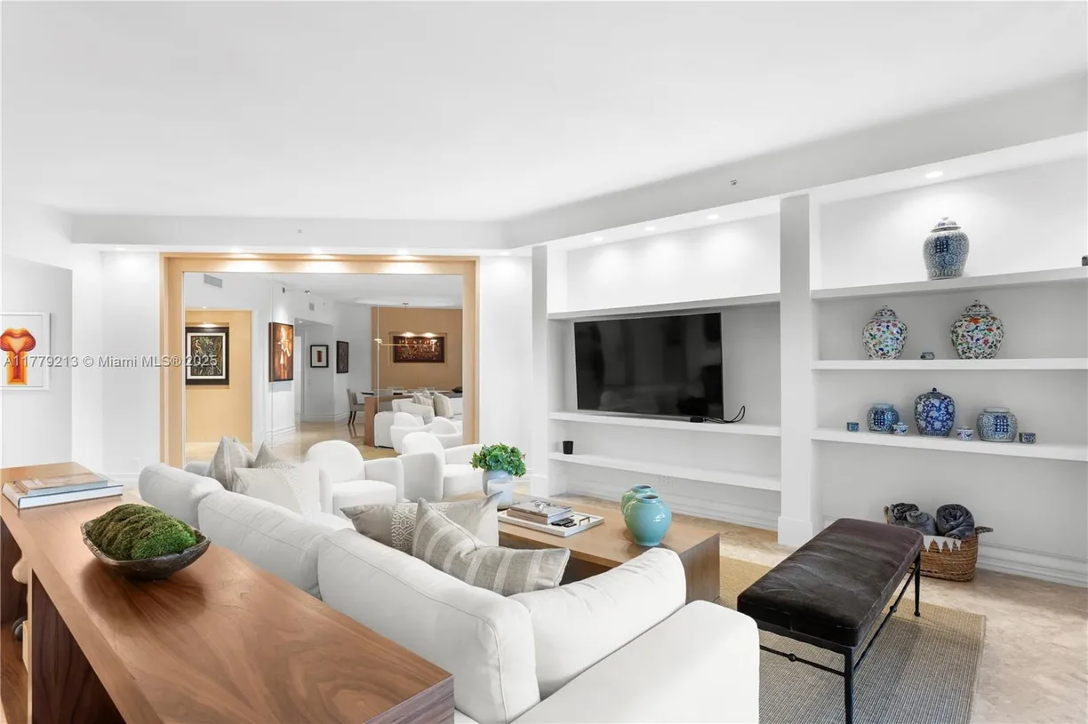 South Florida Real Estate | View 10 Edgewater Dr, 3E | 3 Beds, 3 Baths