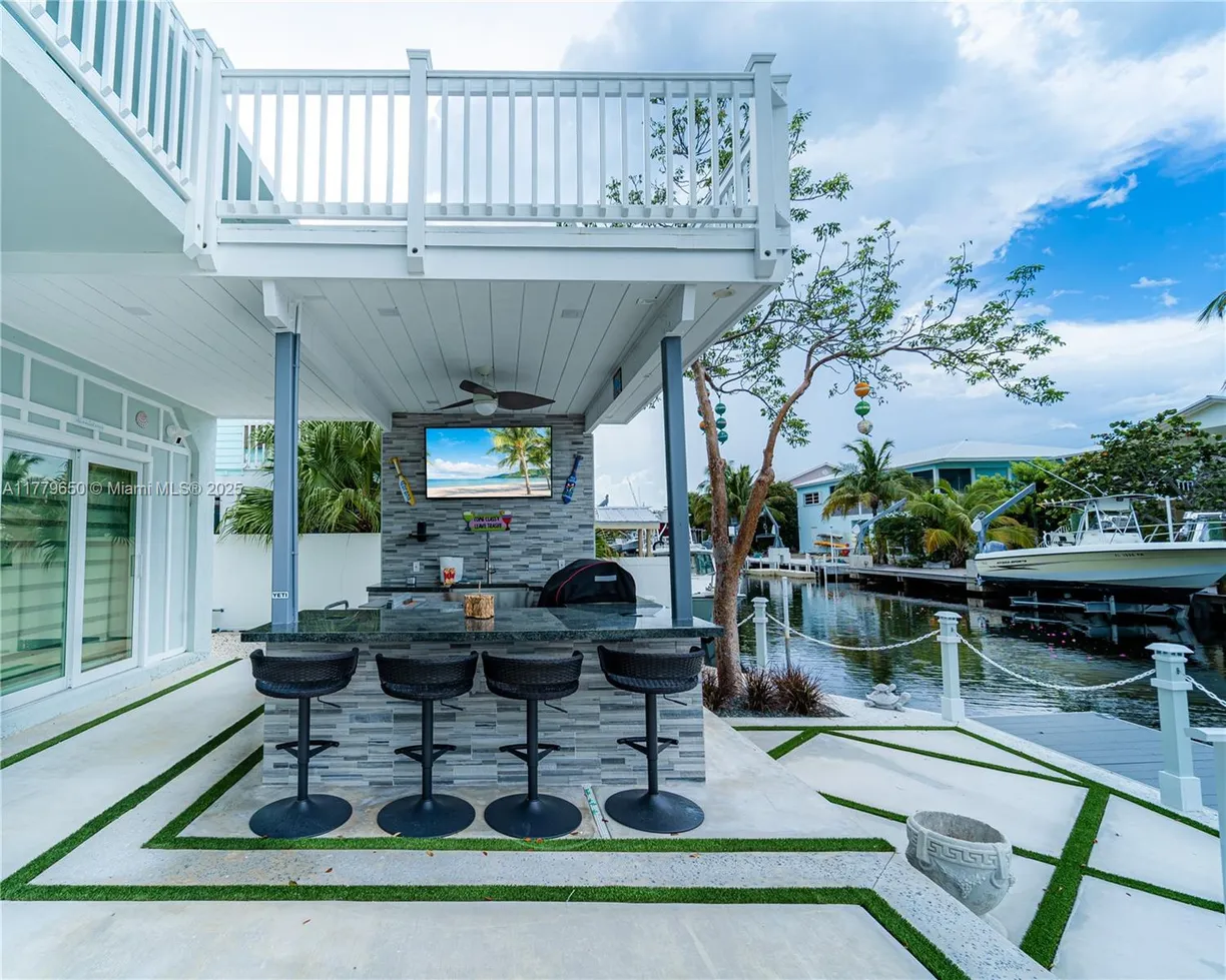 South Florida Real Estate | View 25 N Blackwater Ln | Listing