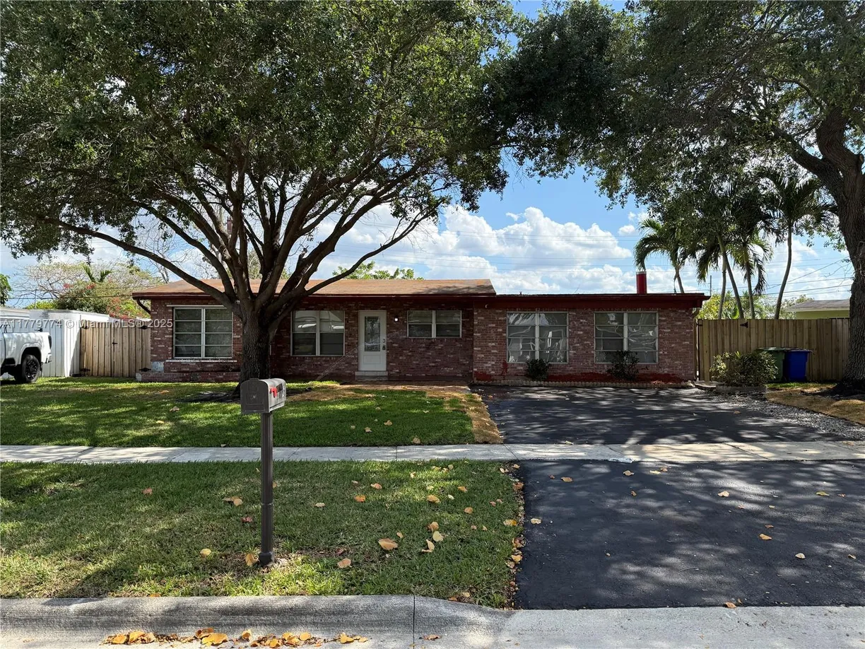 South Florida Real Estate | View  | 4 Beds, 2 Baths