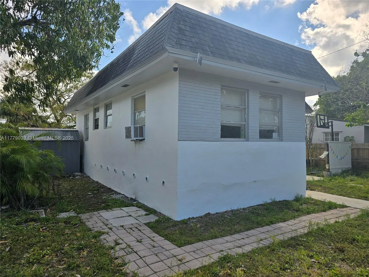 South Florida Real Estate | View 2416 Sherman St | Listing