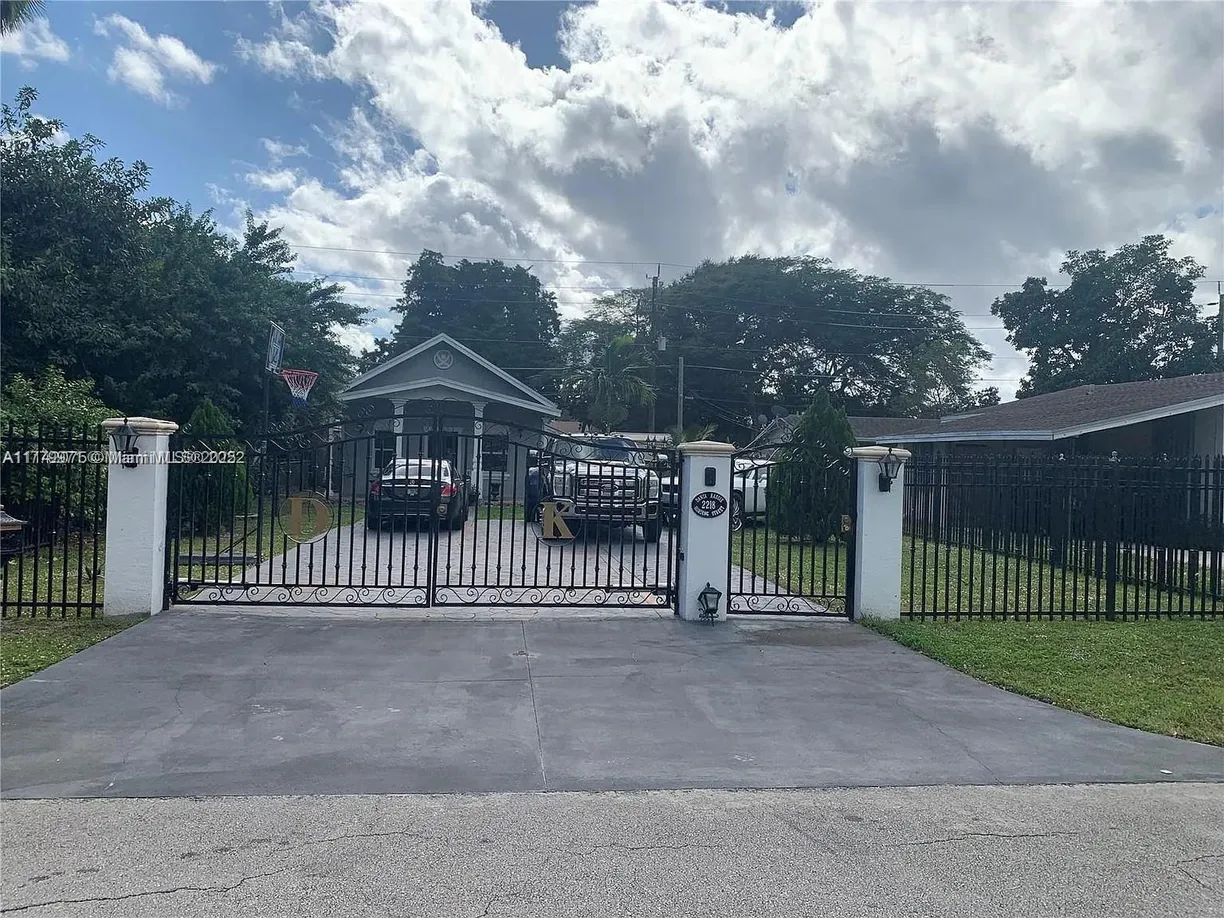 South Florida Real Estate | View 2218 Harding St | Listing