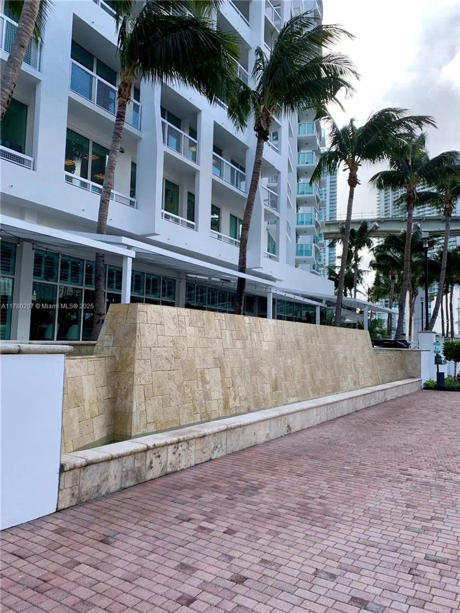 South Florida Real Estate | View 41 SE 5th St, 1011 | 1 Bed, 1 Bath
