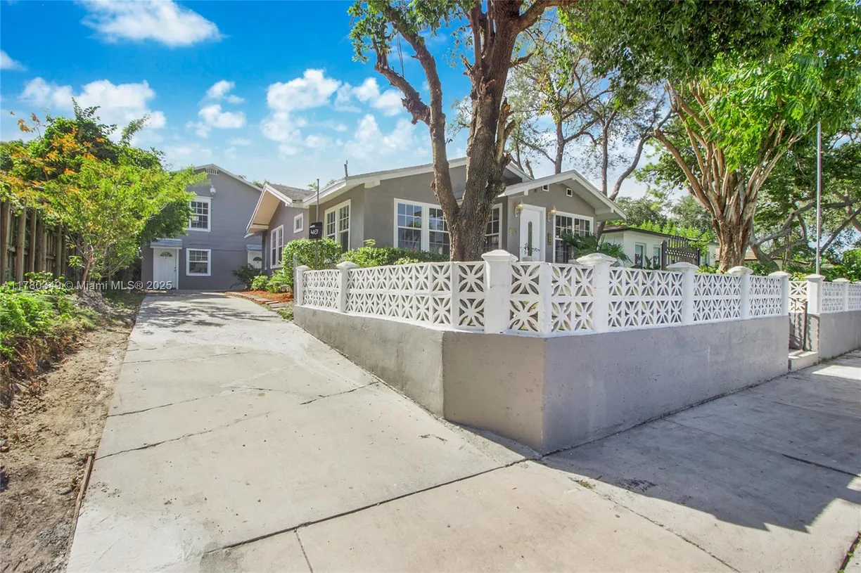 South Florida Real Estate | View 38 NE 50th Ter, 3 | 1 Bed, 1 Bath