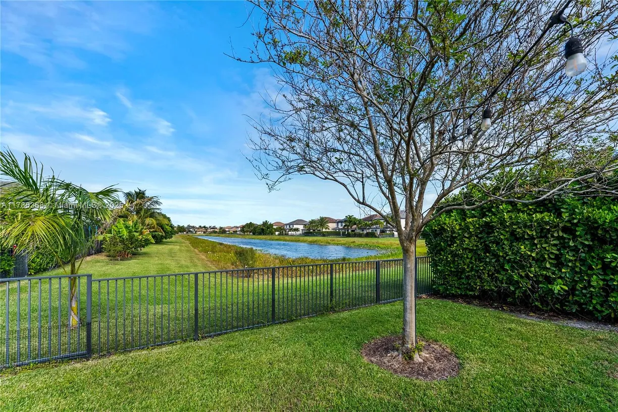 South Florida Real Estate | View 5704 Sandbirch Way | 3 Beds, 2 Baths