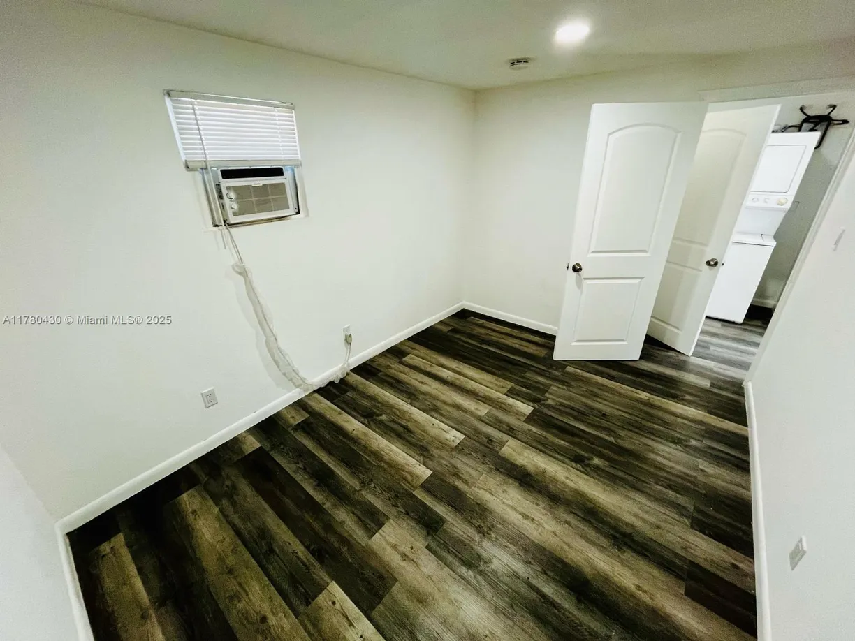 South Florida Real Estate | View 1909 Windsor Ave, 1909 | Listing