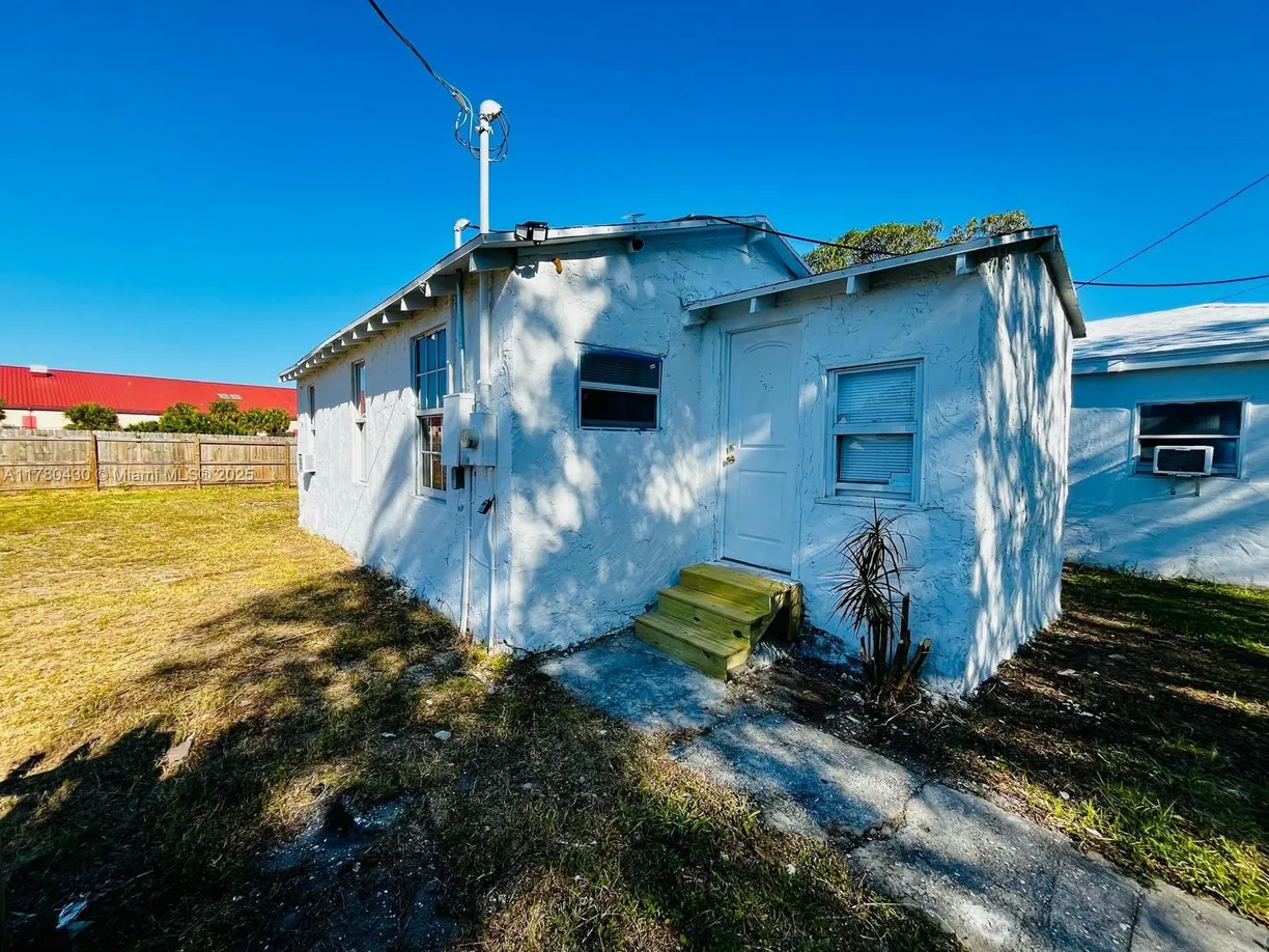 South Florida Real Estate | View 1909 Windsor Ave, 1909 | Listing