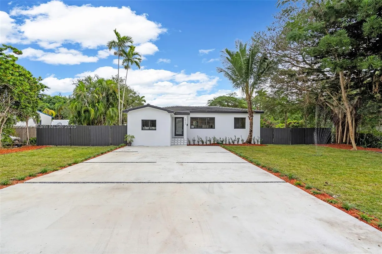 South Florida Real Estate | View  | 3 Beds, 2 Baths