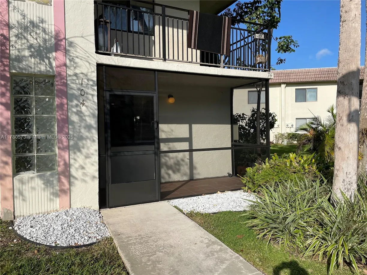 South Florida Real Estate | View 409 Lakeview Dr, 104 | 2 Beds, 2 Baths