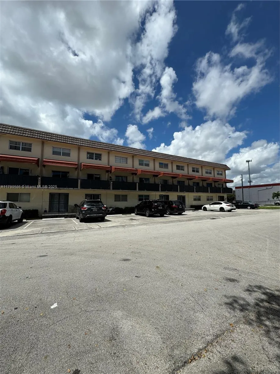South Florida Real Estate | View 1550 W 7th Ct, 19 | 2 Beds, 1 Bath