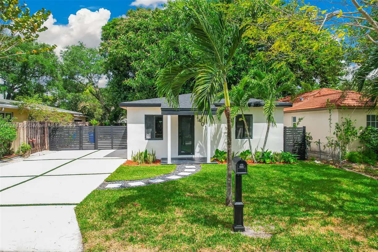 South Florida Real Estate | View 1401 SW 31st St | 2 Beds, 2 Baths
