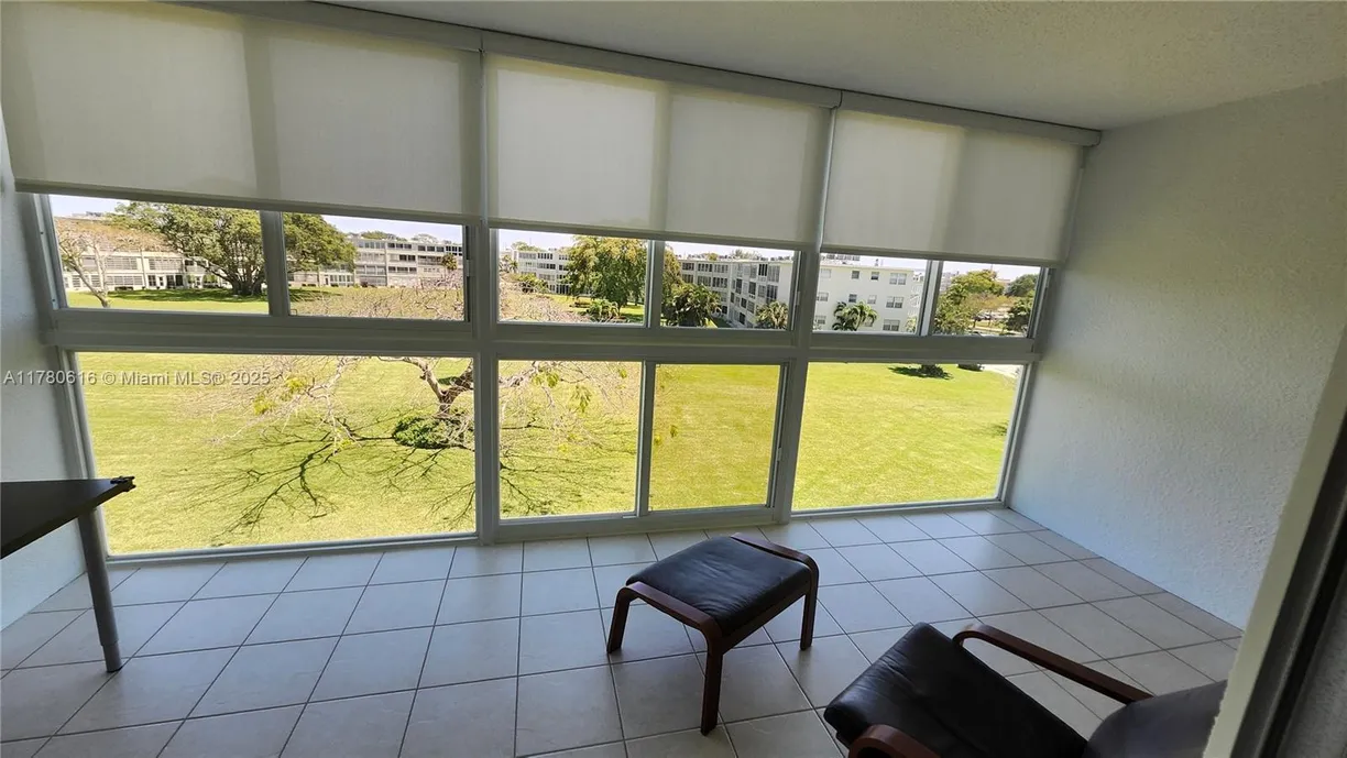 South Florida Real Estate | View 4065 N Lyndhurst  N, 4065 | 2 Beds, 2 Baths