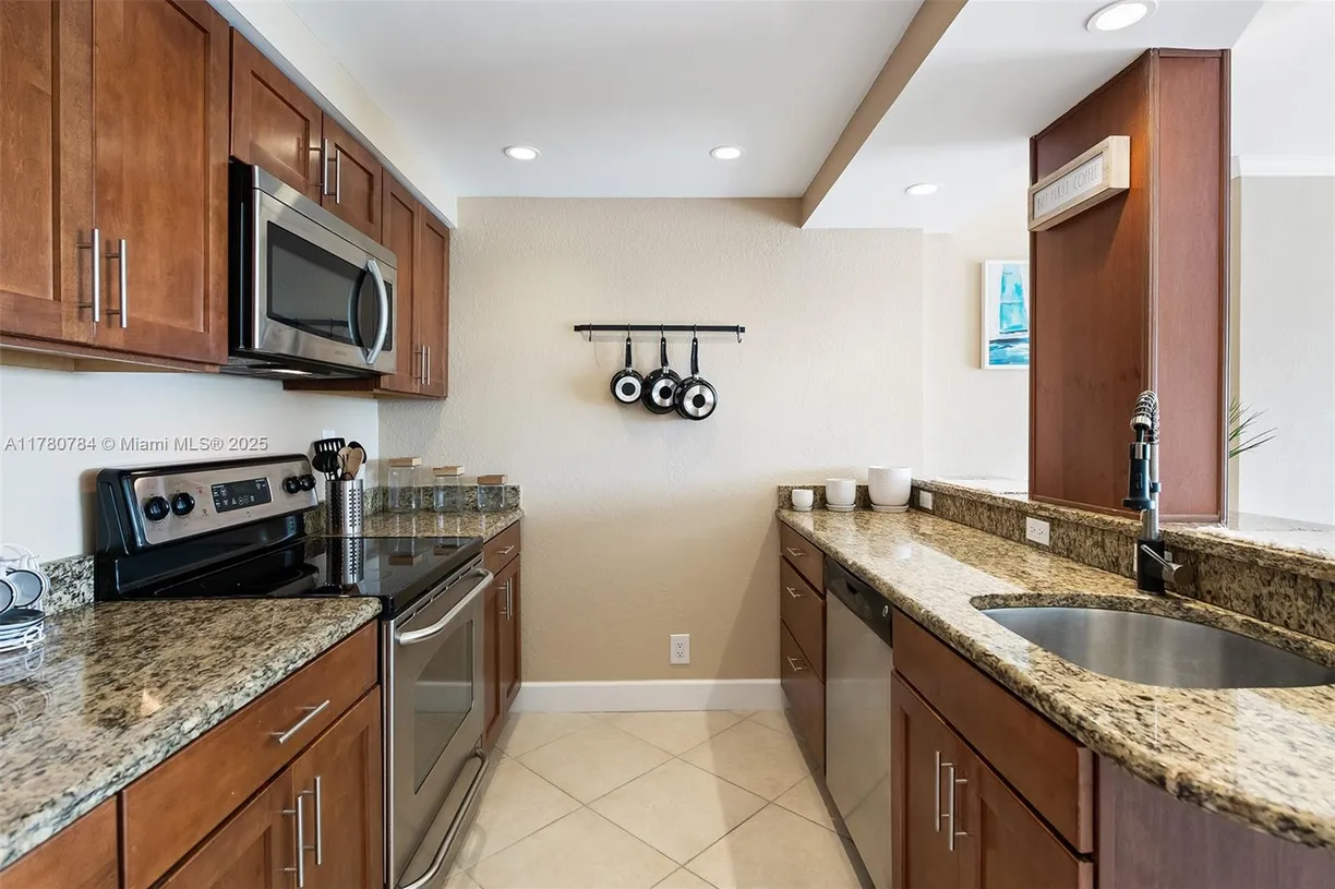 South Florida Real Estate | View 2900 NE 30th St, 7G | Listing