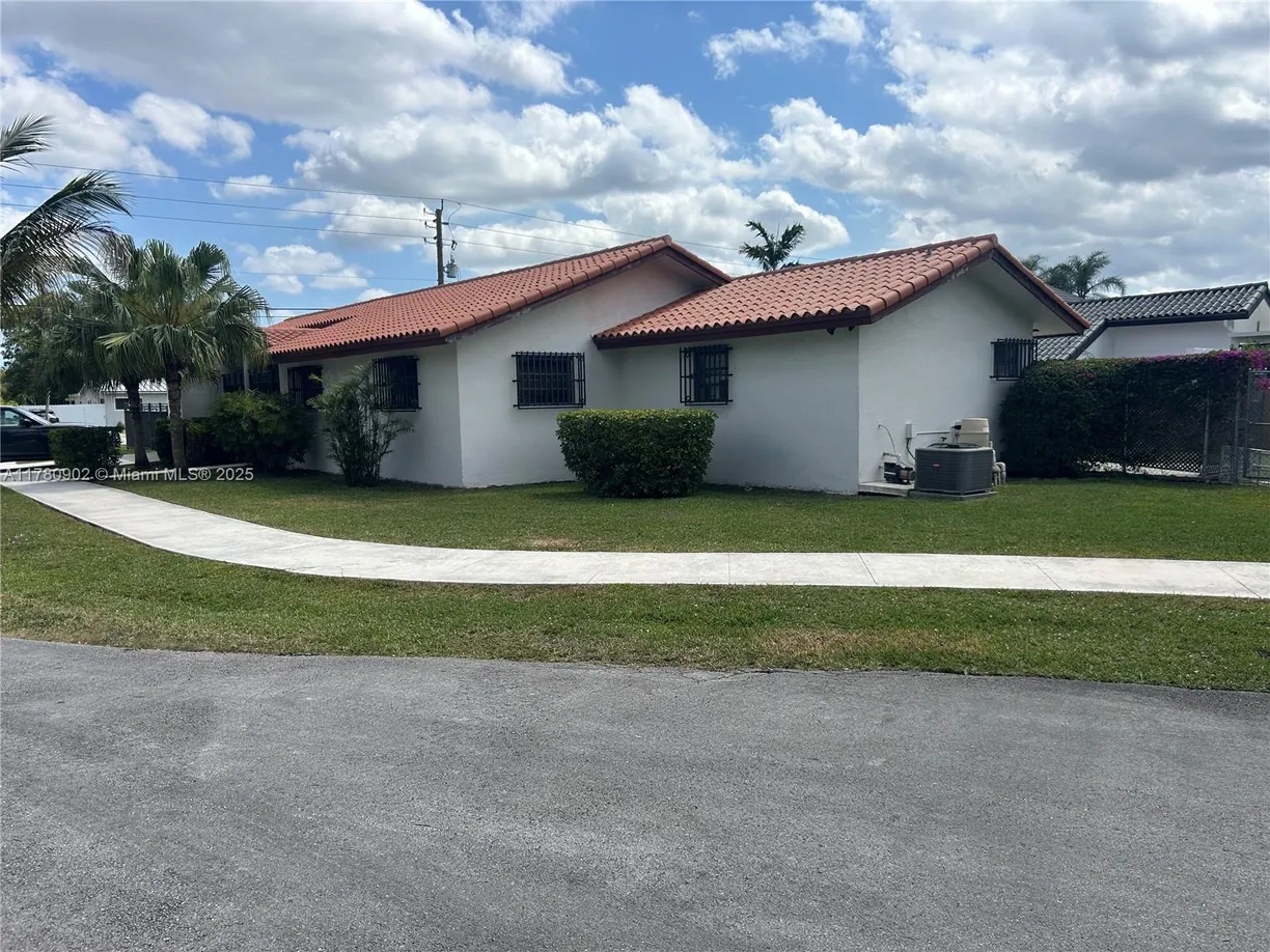 South Florida Real Estate | View  | 4 Beds, 2 Baths