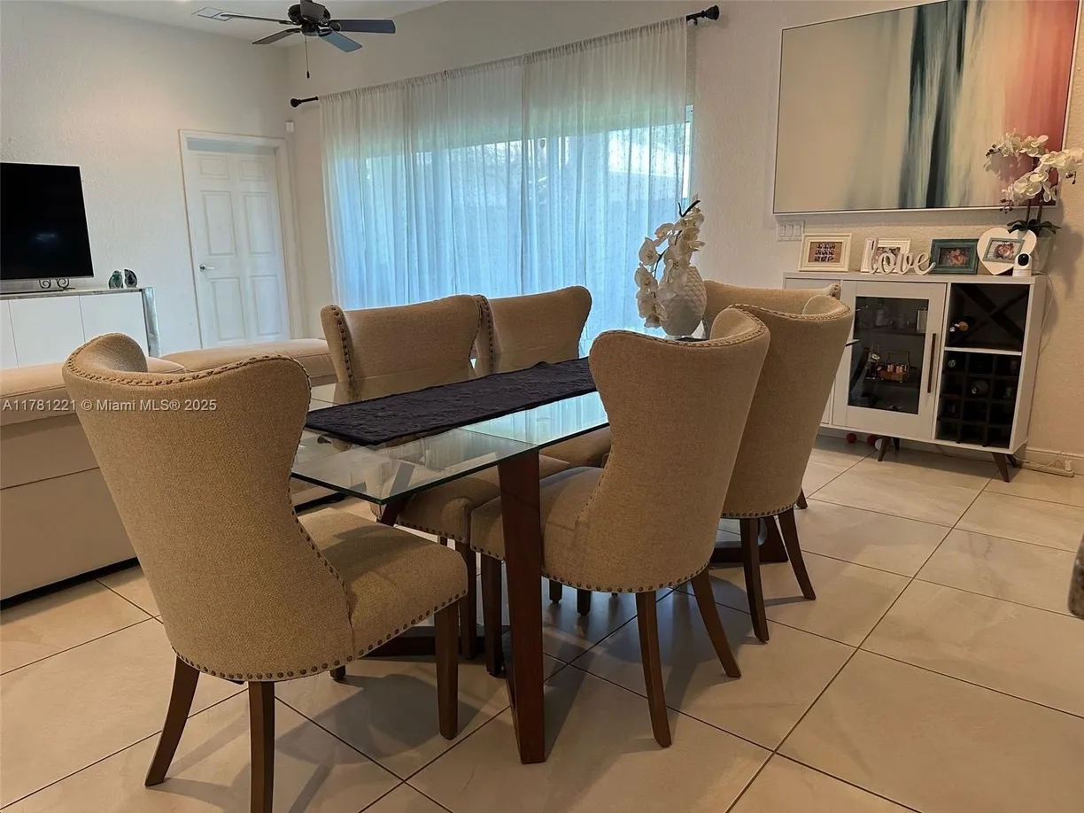 South Florida Real Estate | View 210 SW 4th St, 210 | Listing