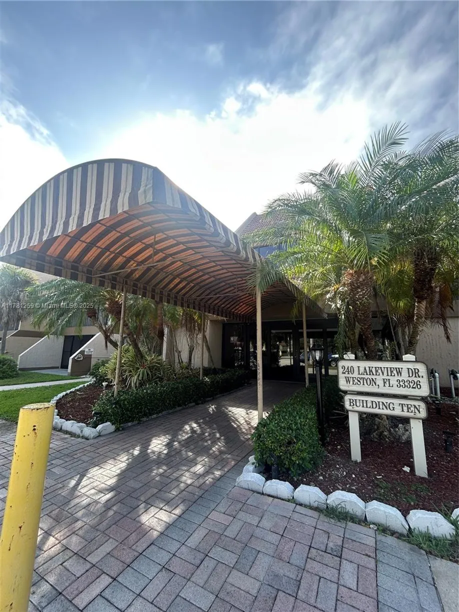 South Florida Real Estate | View 240 Lakeview Dr, 307 | 2 Beds, 2 Baths