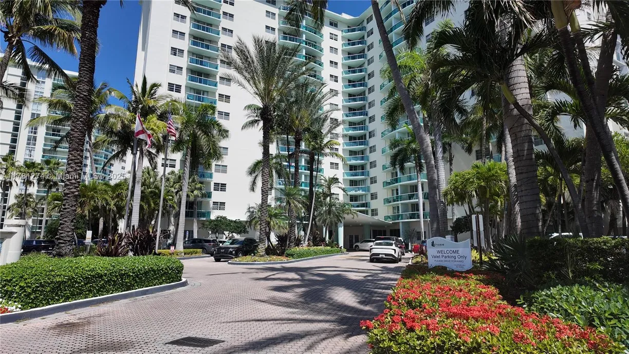 South Florida Real Estate | View 3901 S Ocean Dr, 4Z | 1 Bed, 1 Bath