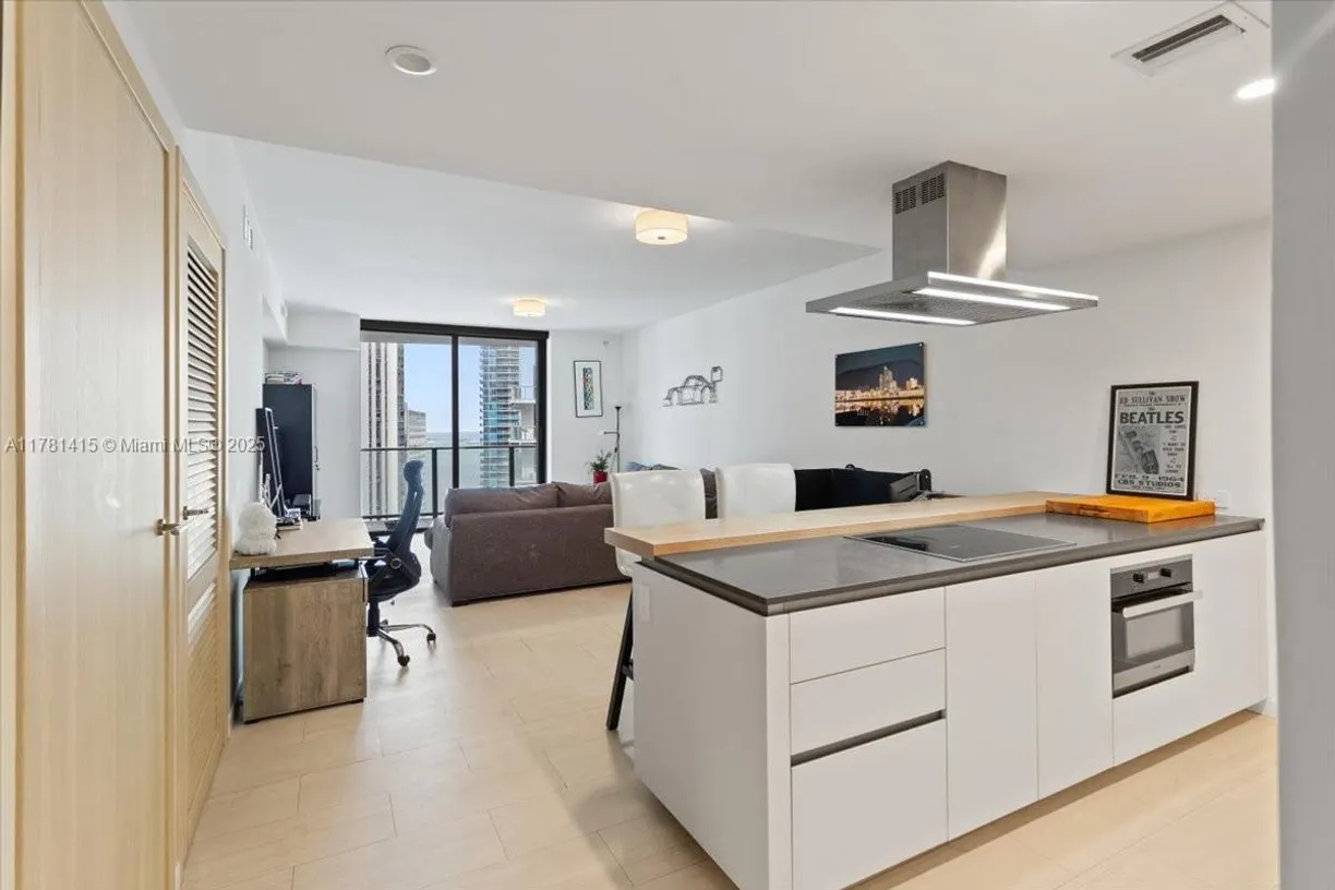 South Florida Real Estate | View 1000 Brickell Plz, 3303 | 1 Bed, 1 Bath