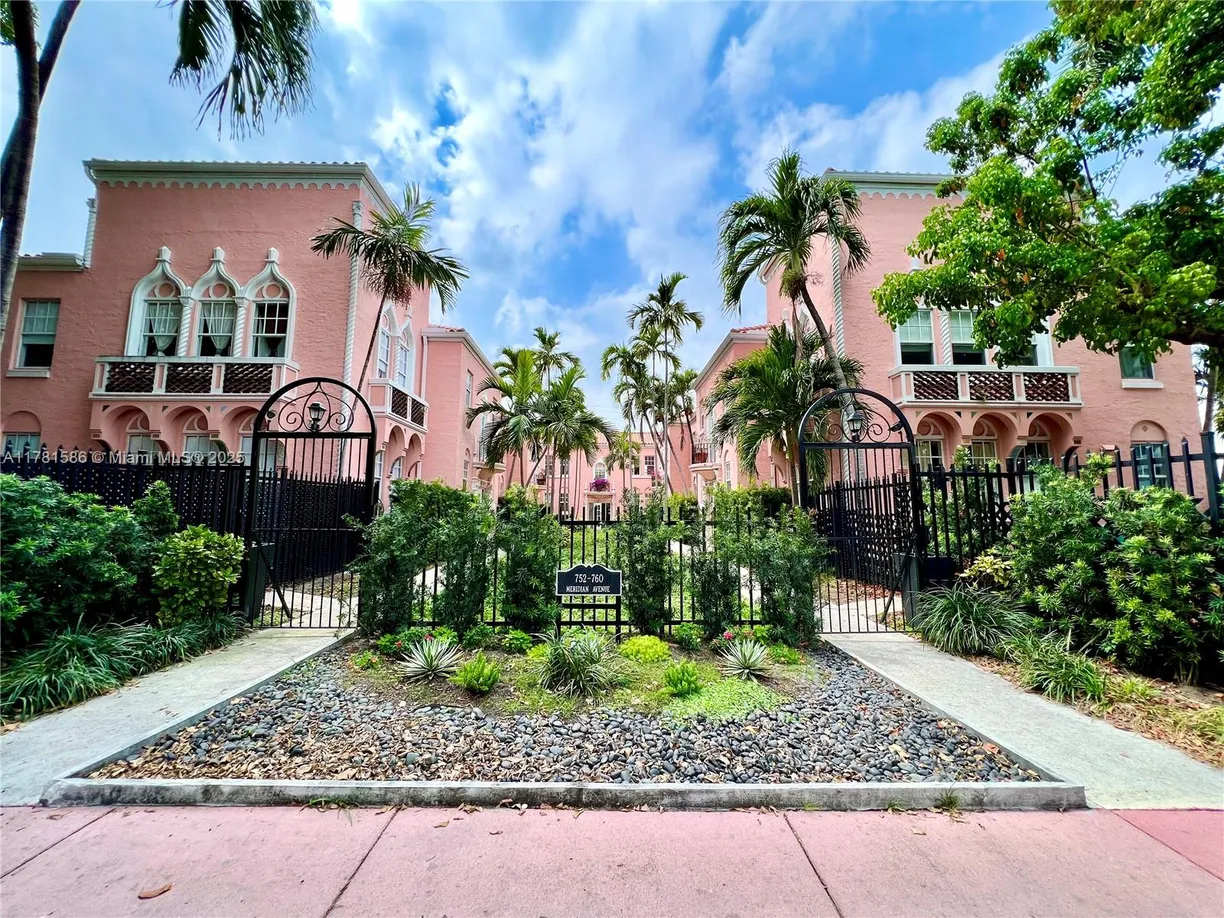 South Florida Real Estate | View 756 Meridian Ave, 9 | 1 Bed, 1 Bath