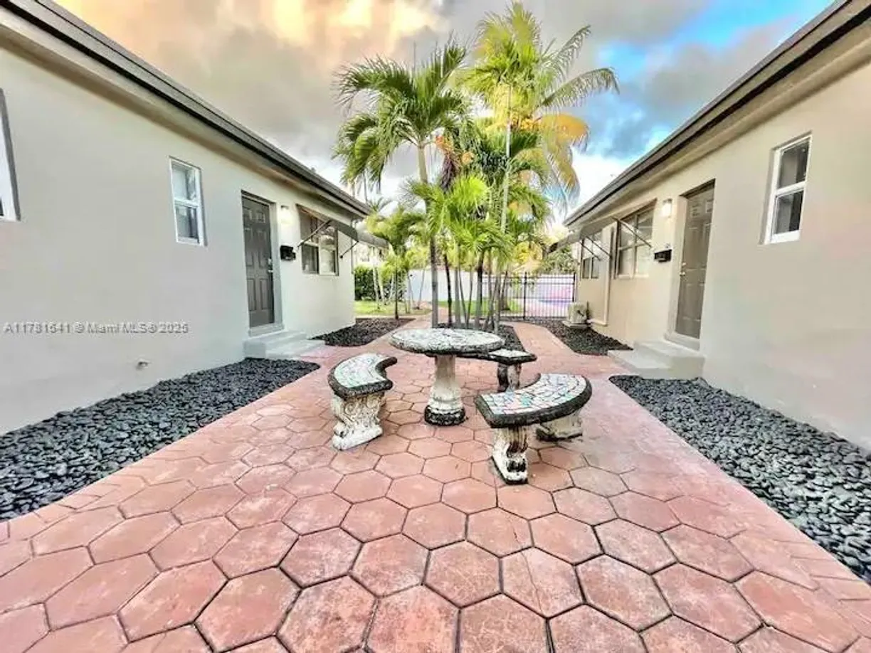 South Florida Real Estate | View 1925 Dewey St, 1927 | 1 Bed, 1 Bath