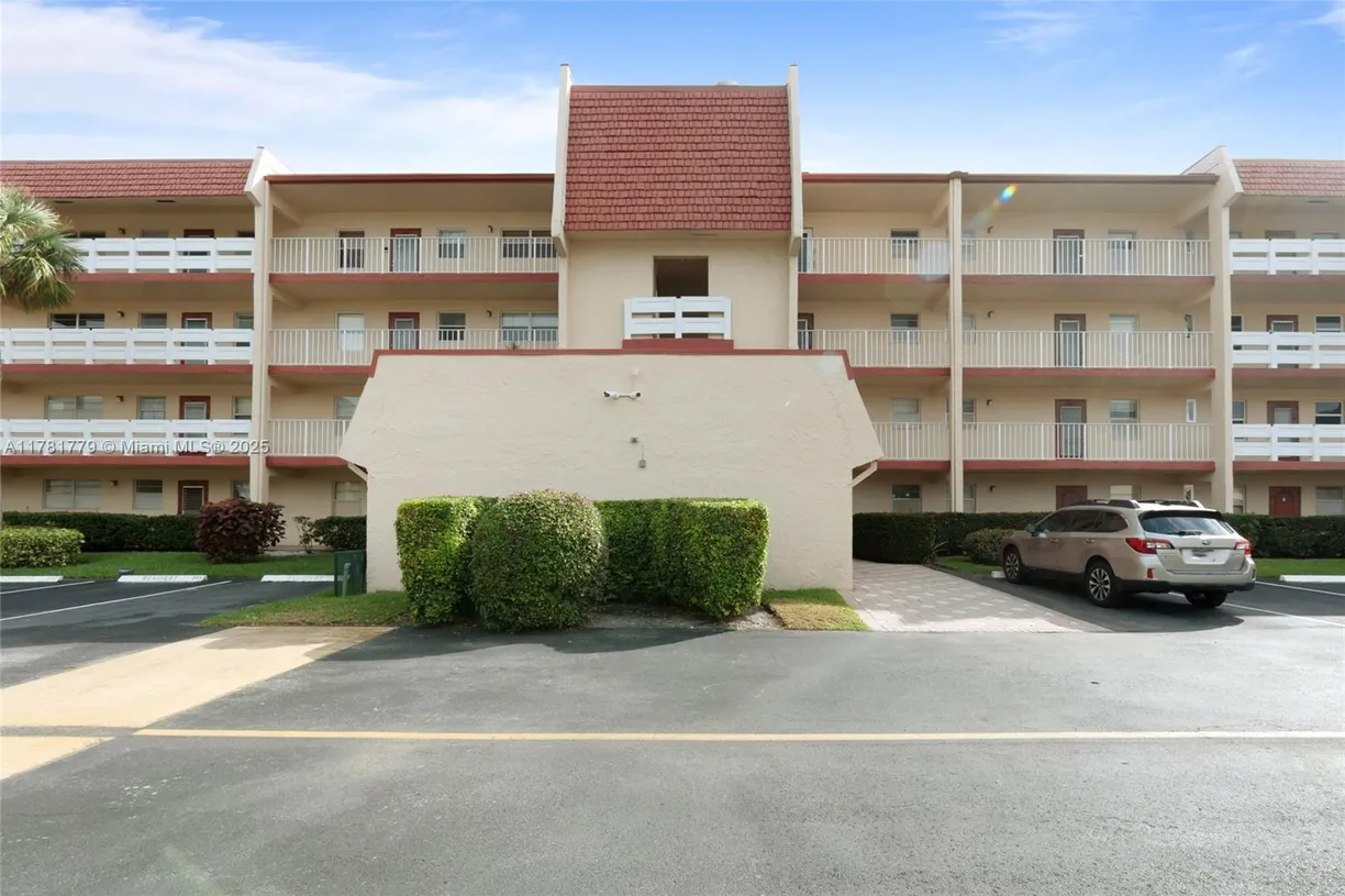 South Florida Real Estate | View 1020 Country Club Dr, 206 | Listing