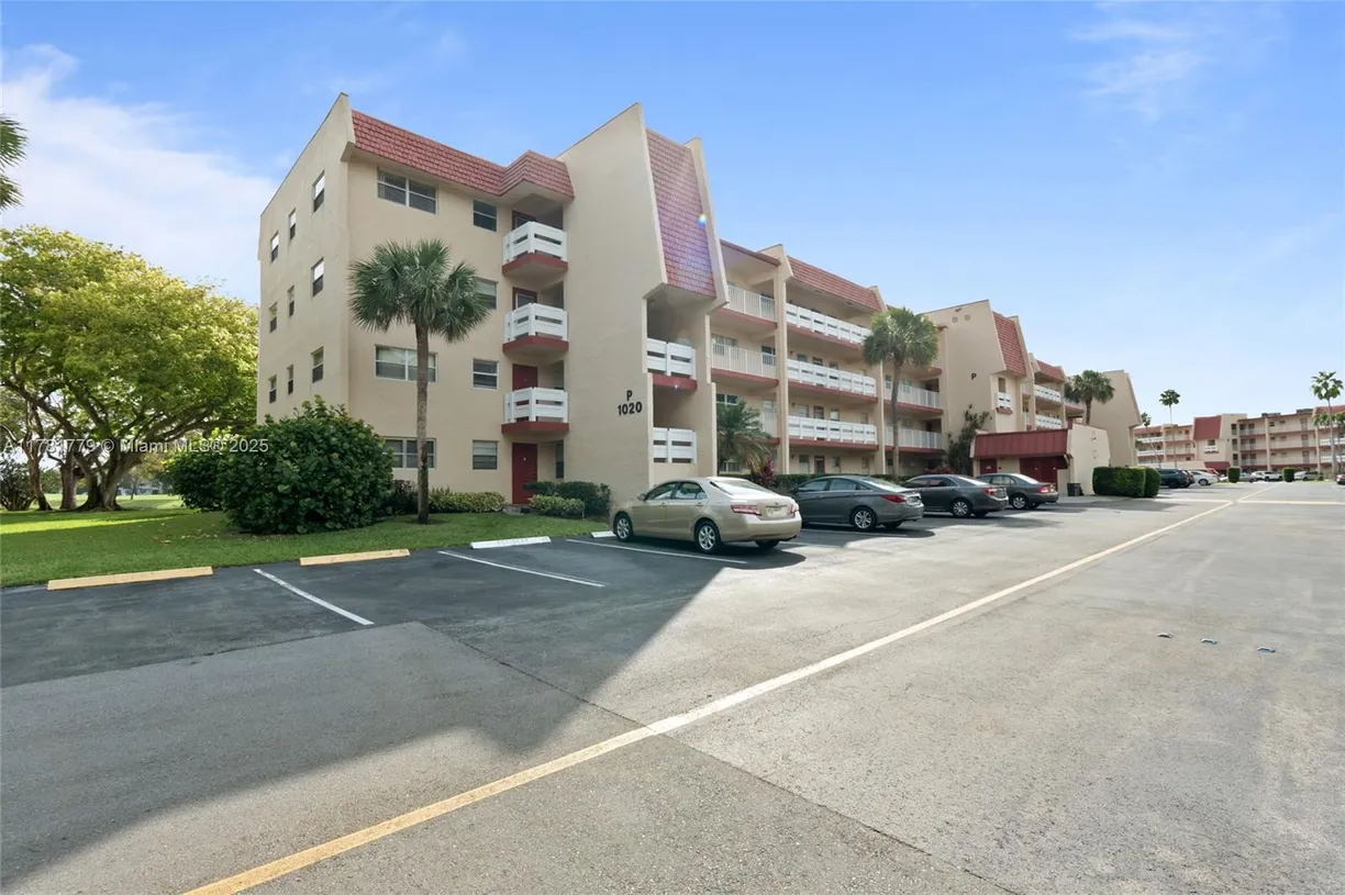 South Florida Real Estate | View 1020 Country Club Dr, 206 | 1 Bed, 1 Bath