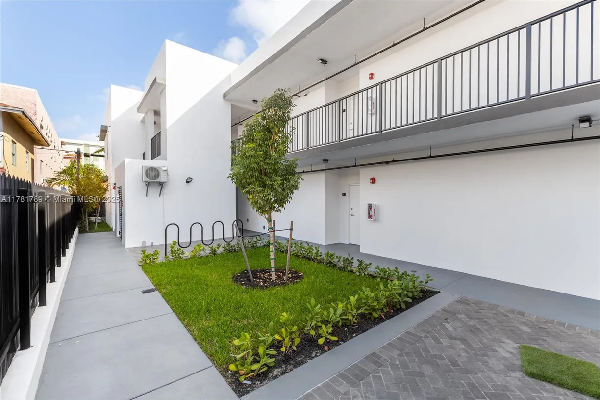 South Florida Real Estate | View 1547 NW 2nd St, 203 | Listing