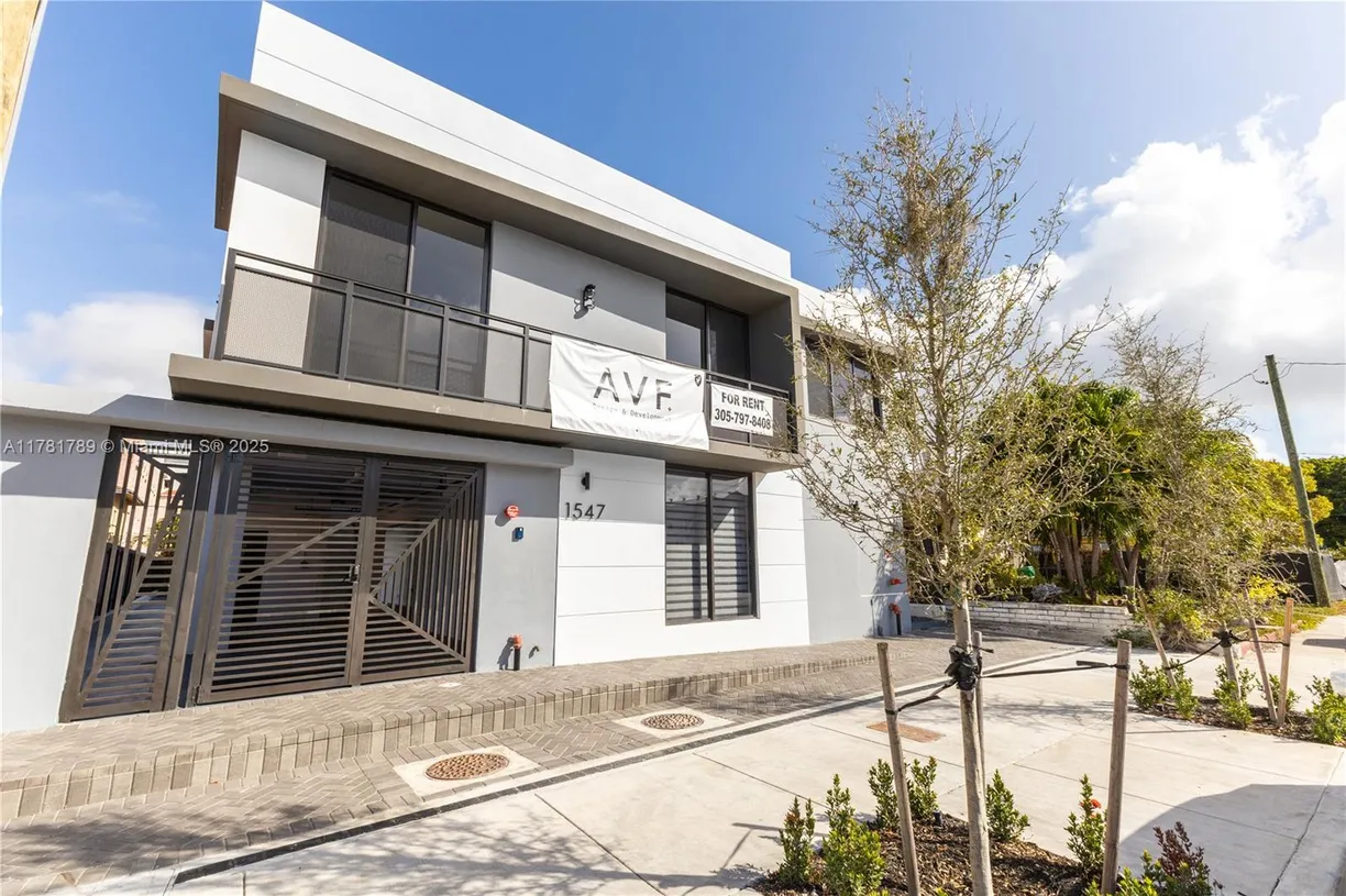South Florida Real Estate | View 1547 NW 2nd St, 203 | 2 Beds, 2 Baths