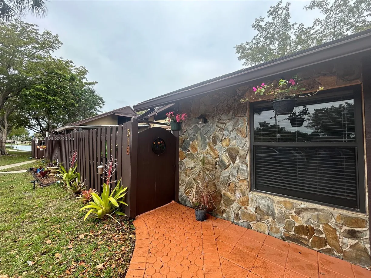South Florida Real Estate | View 318 Briarwood Cir, 3-17 | 2 Beds, 2 Baths
