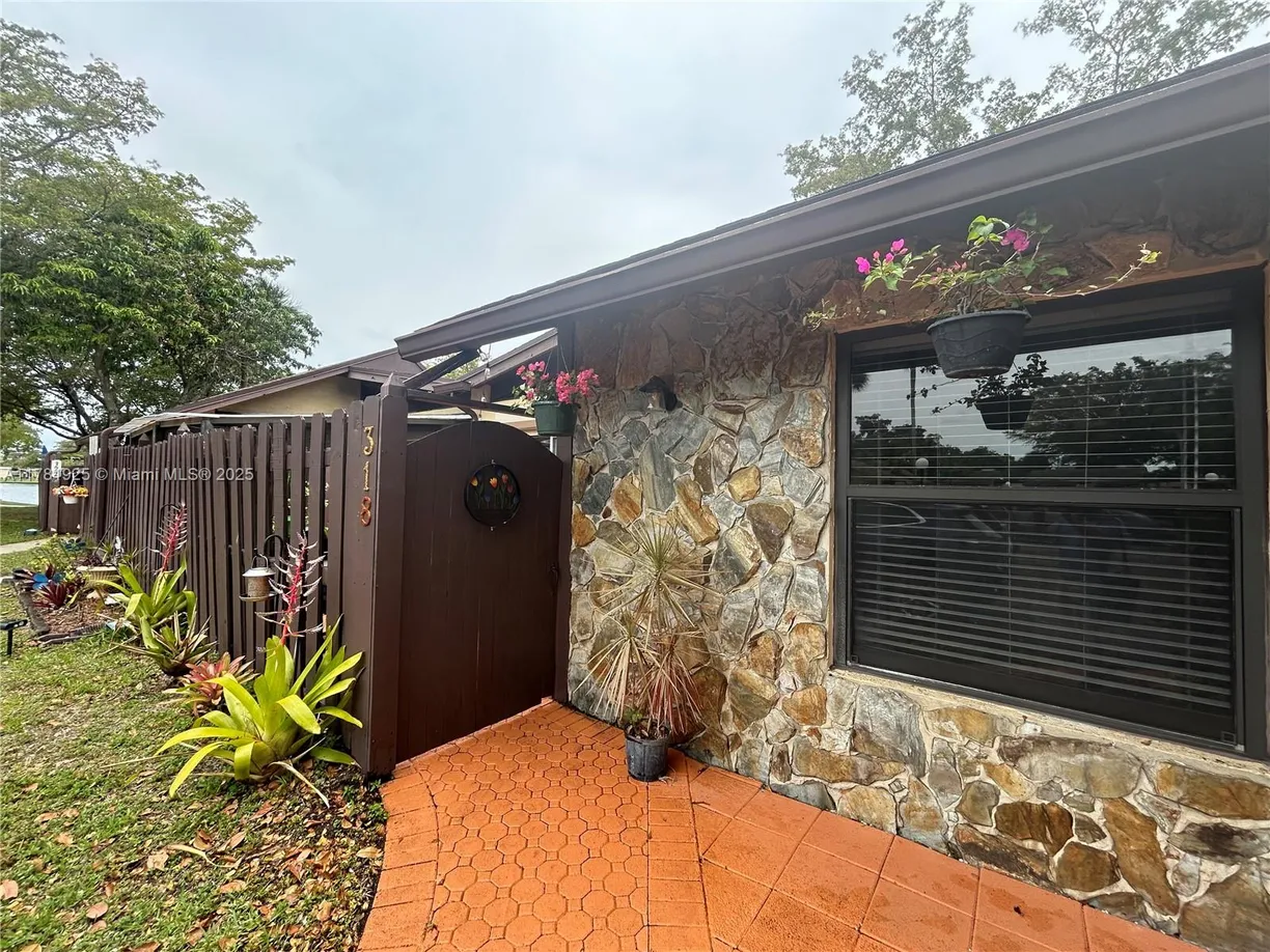 South Florida Real Estate | View 318 Briarwood Cir, 3-17 | Listing